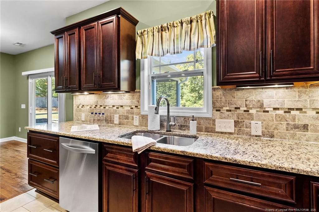 Kitchen - 255 Gwendolyn Way, Fuquay Varina, NC 27526