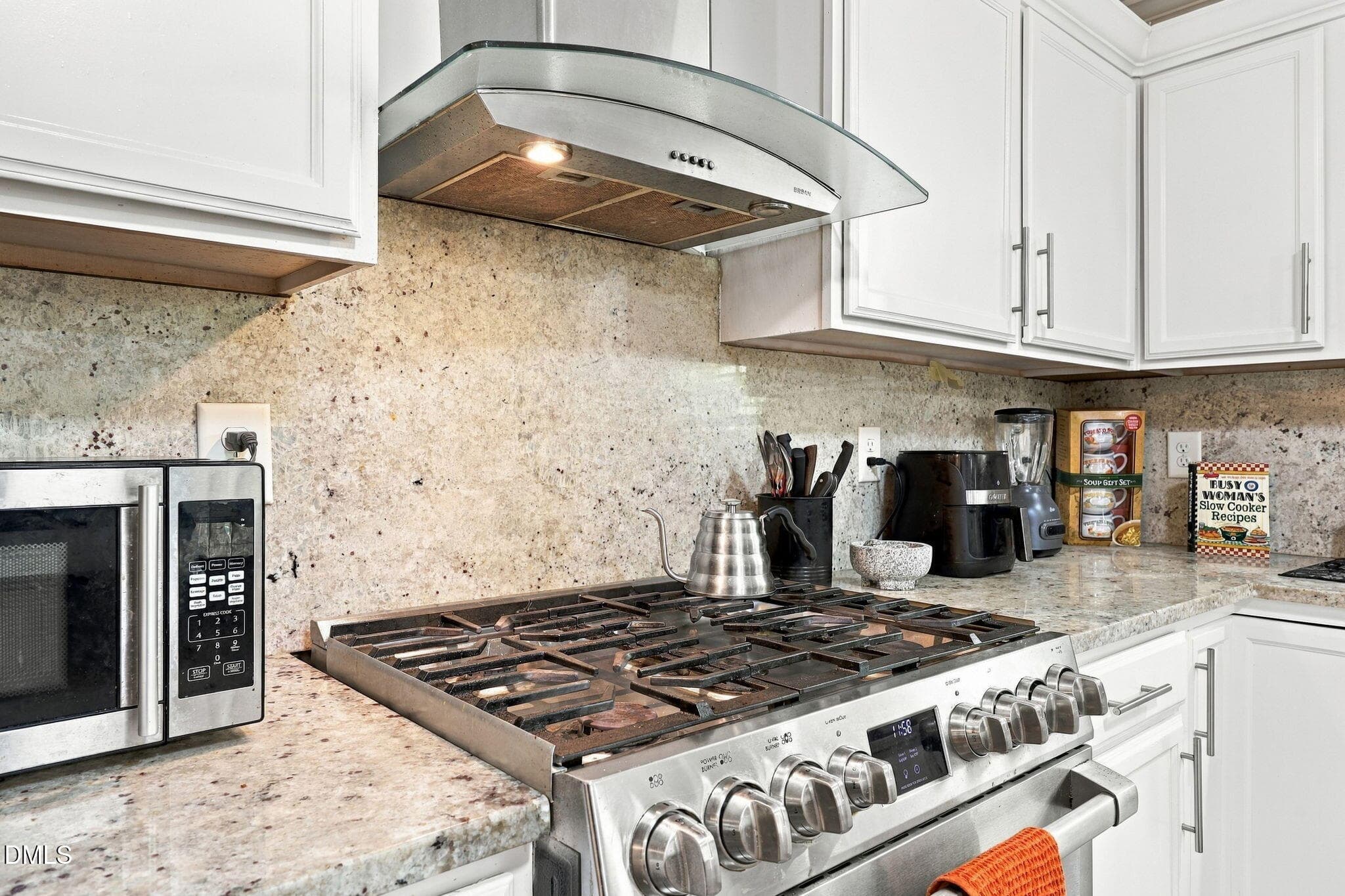 25-web-or-mls-IMG_0035_edit - 5015 Carnelian Drive, Raleigh, NC 27610