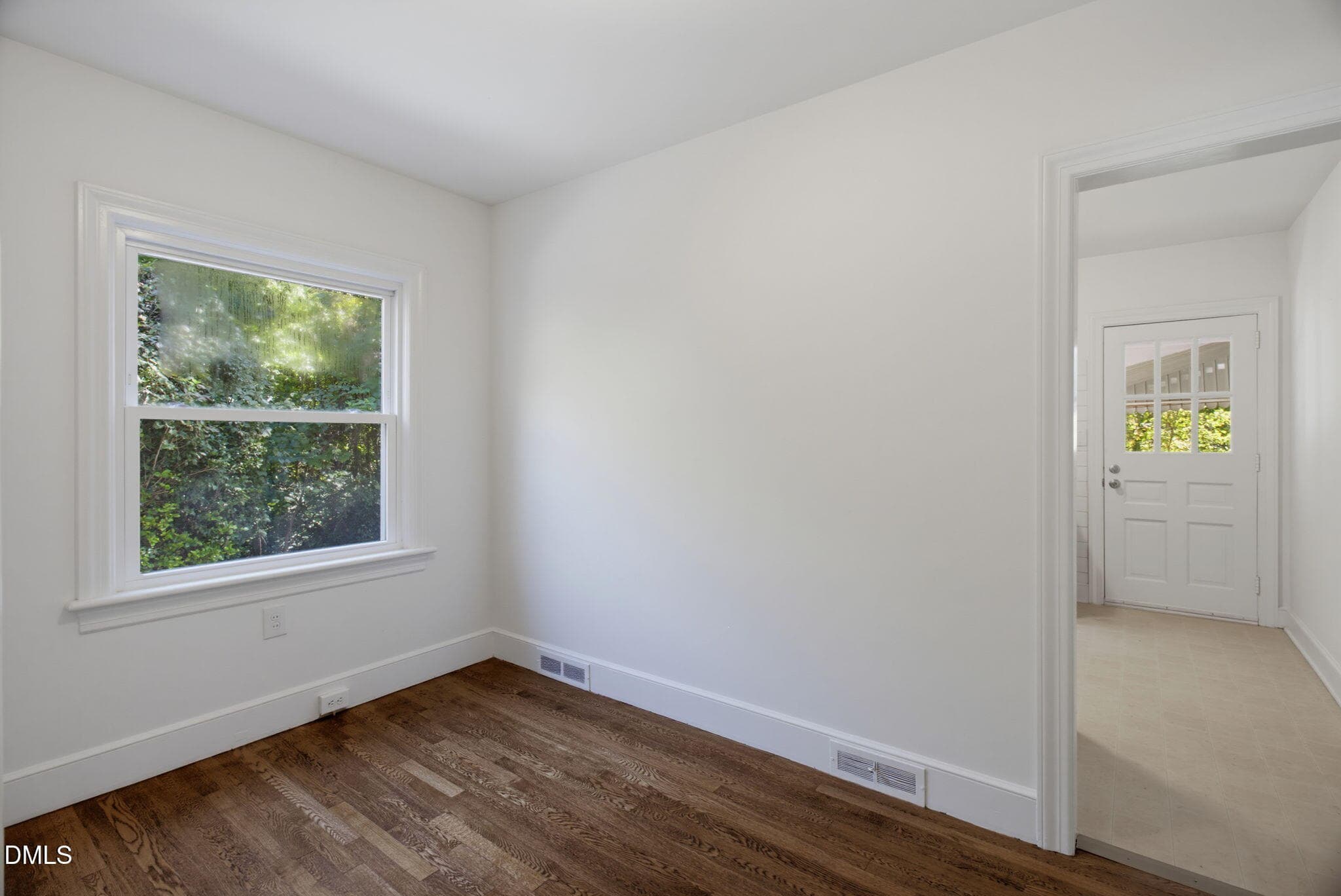10-web-or-mls-3123 W Friendly Ave-10 - 3123 W Friendly Avenue, Greensboro, NC 27408