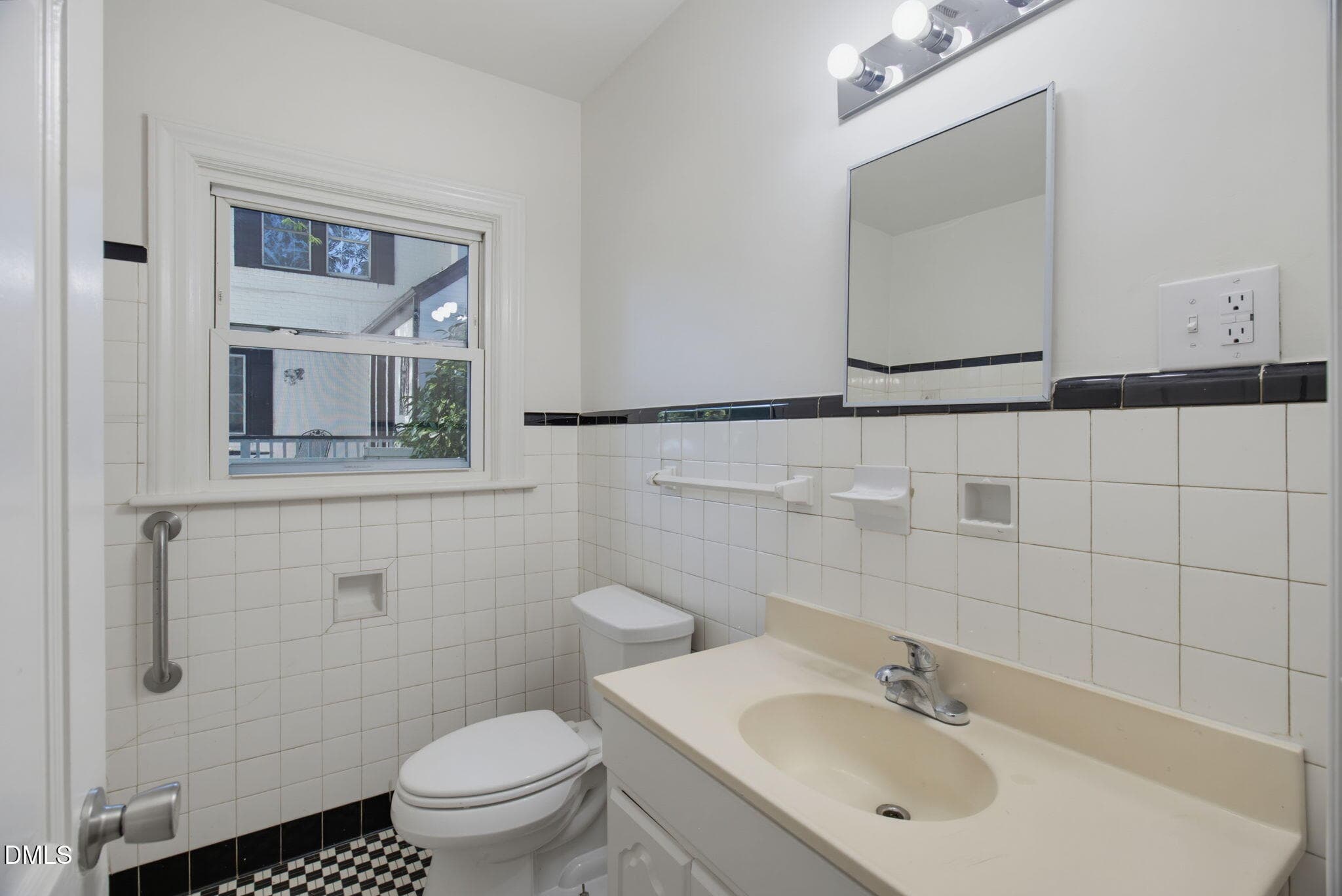 23-web-or-mls-3123 W Friendly Ave-23 - 3123 W Friendly Avenue, Greensboro, NC 27408
