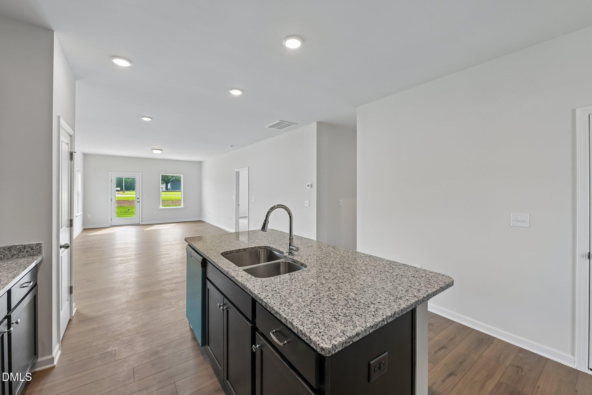 Large Center Island - 40 Chardonnay Drive, Lillington, NC 27546