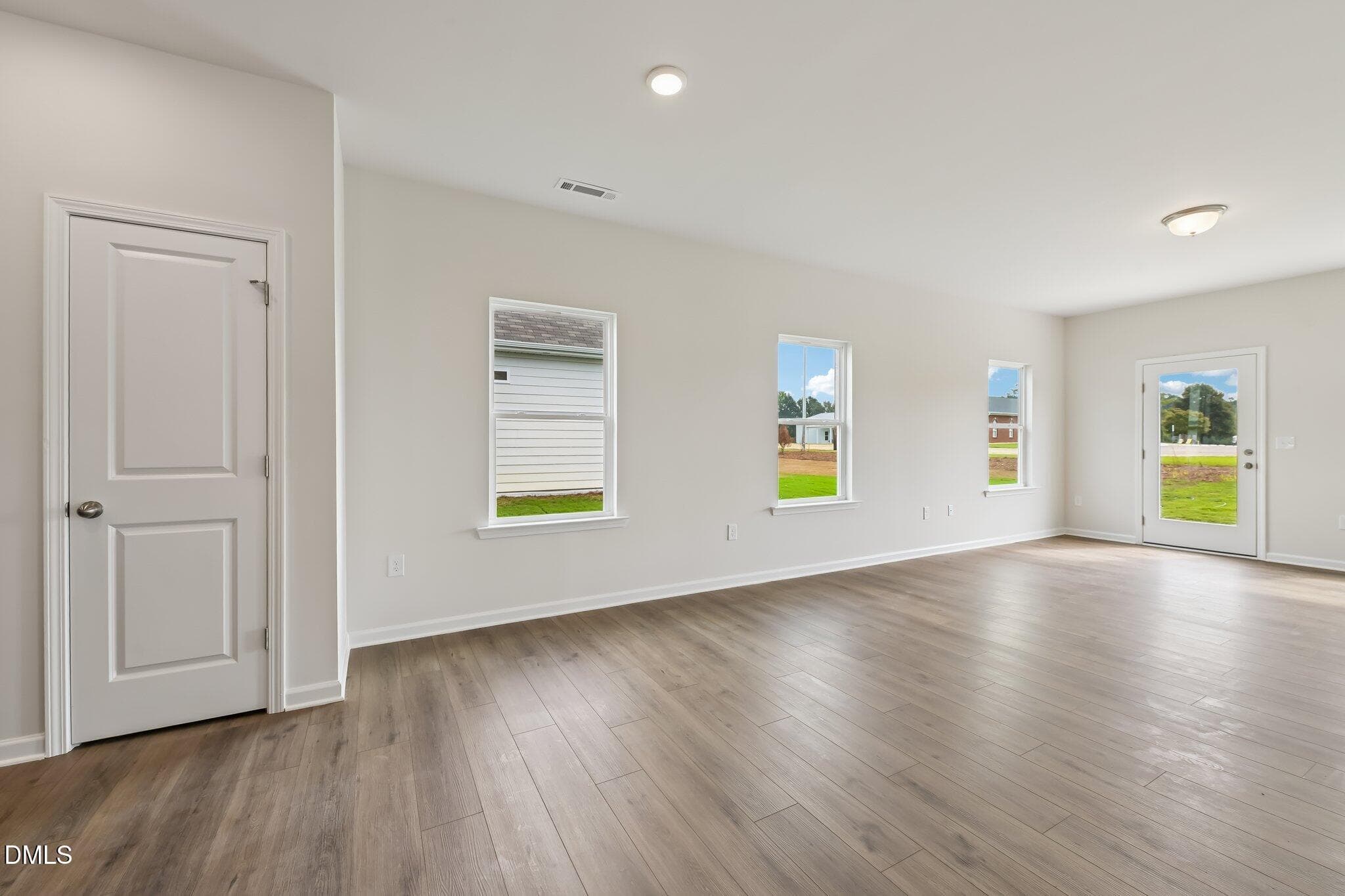 Natural Lighting - 40 Chardonnay Drive, Lillington, NC 27546