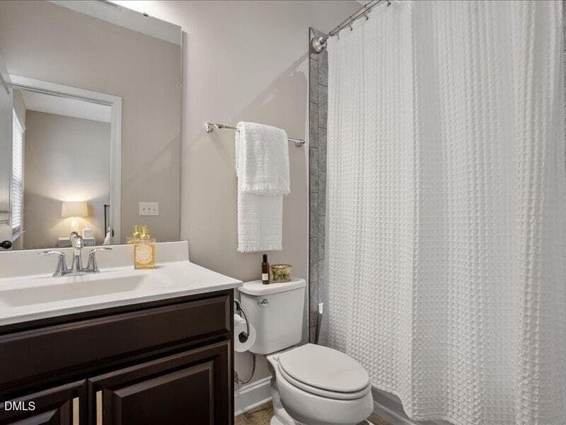 Main Floor En-Suite Guest Bath - 255 Empress Road, Hillsborough, NC 27278, Hillsborough