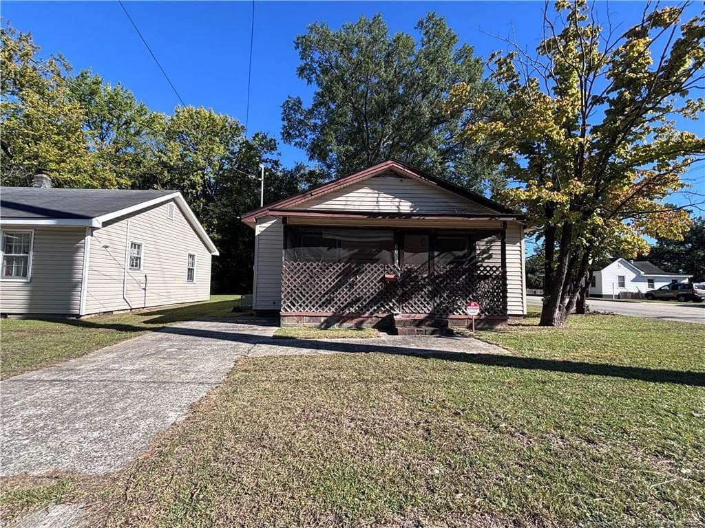 Photo 2 - 1000 N King Avenue, Dunn, NC 28334