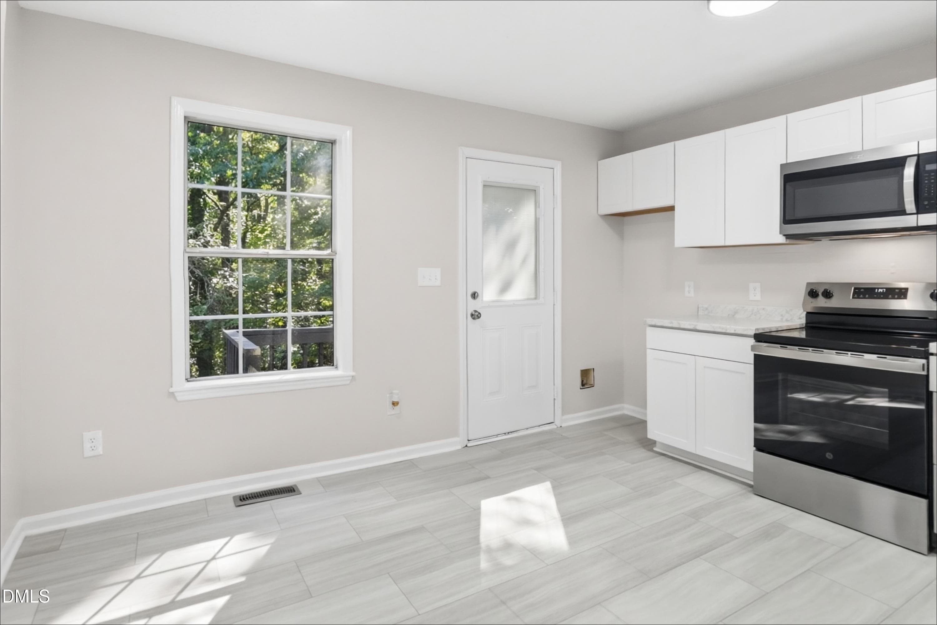 06_Kitchen-01 - 4202 Kaplan Drive, Raleigh, NC 27606