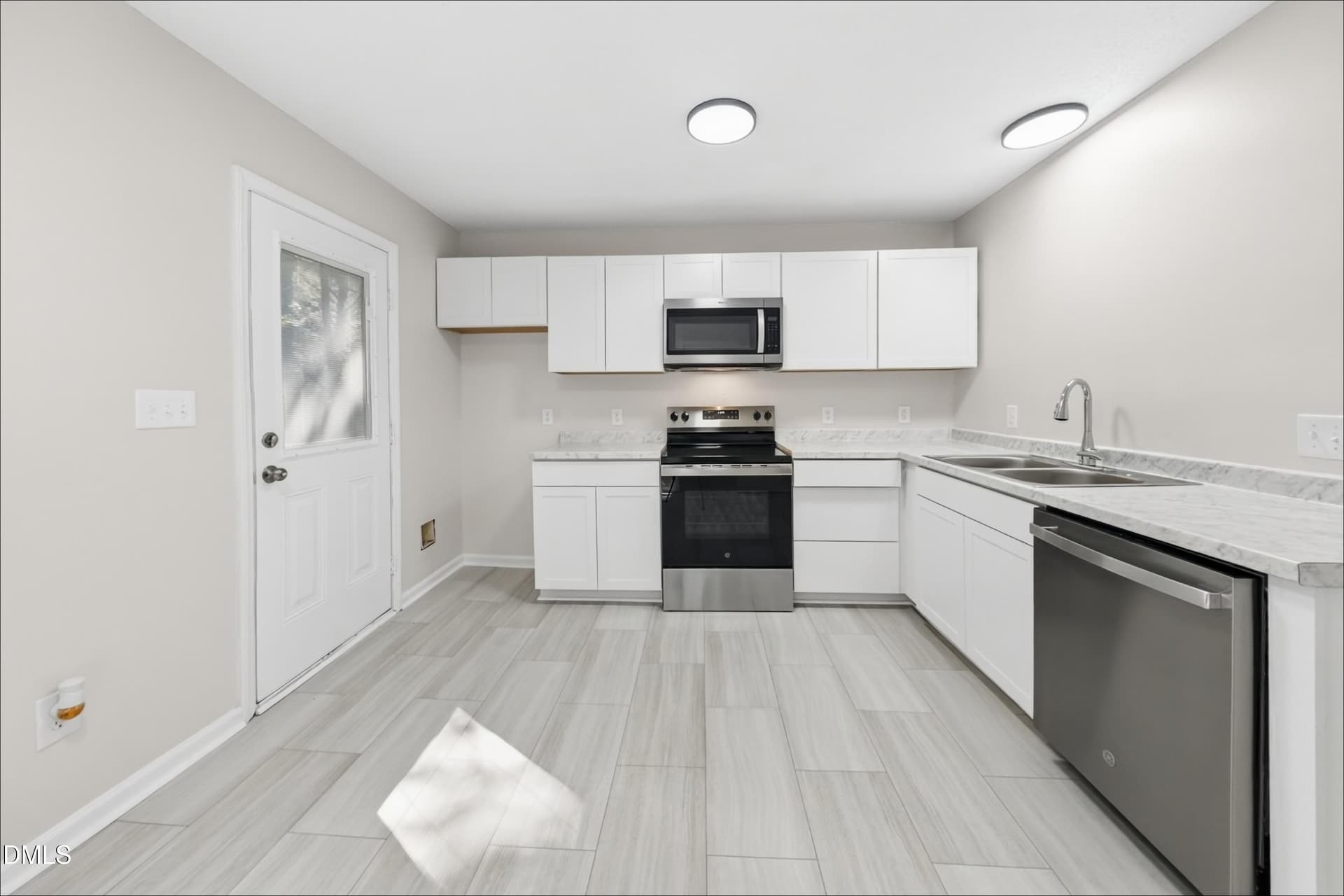 07_Kitchen-01 - 4202 Kaplan Drive, Raleigh, NC 27606