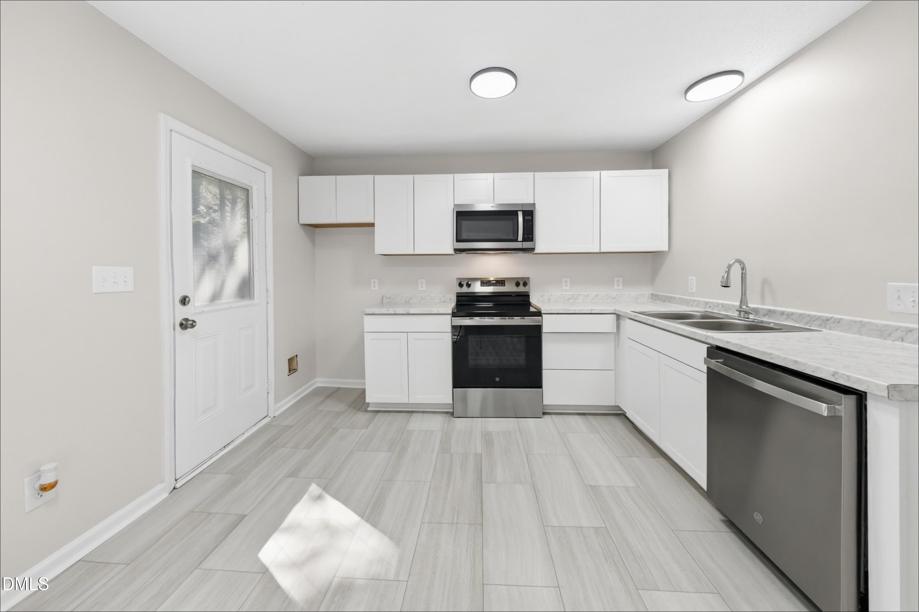07_Kitchen-01 - 4202 Kaplan Drive, Raleigh, NC 27606