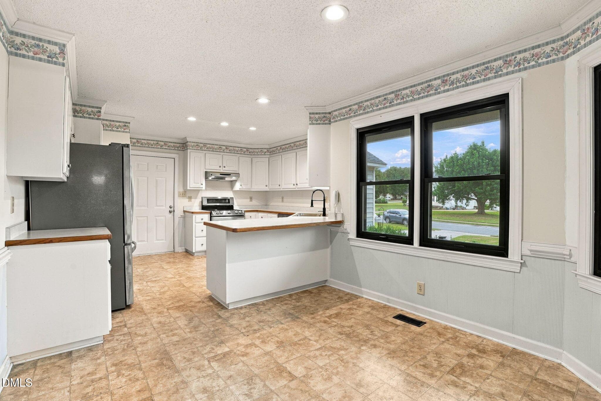 20-web-or-mls-DSC05152-Edited - 203 W Raintree Lane, Goldsboro, NC 27534