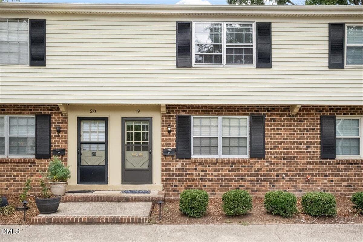 1002 Willow Drive 19, Chapel Hill, NC 27514
