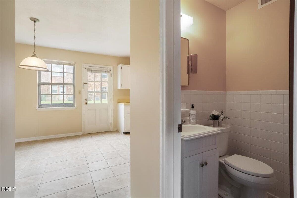 10-1002 Willow Dr [3244113]_07232026_10 - 1002 Willow Drive 19, Chapel Hill, NC 27514, Chapel Hill