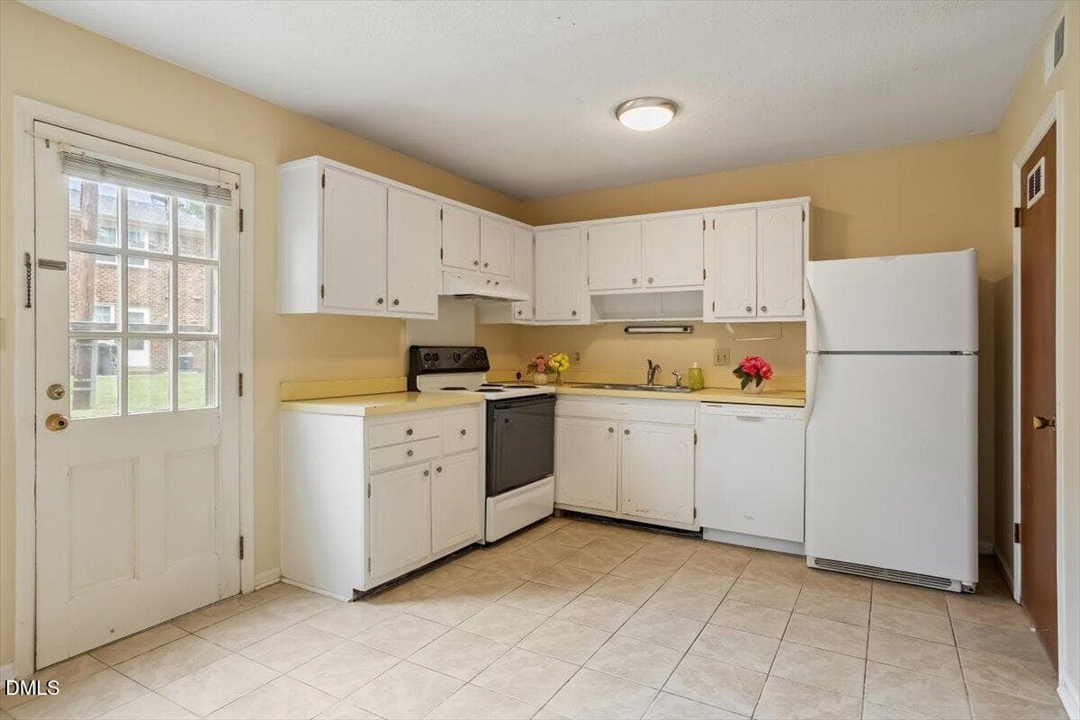 13-1002 Willow Dr [3244113]_07232026_13 - 1002 Willow Drive 19, Chapel Hill, NC 27514, Chapel Hill
