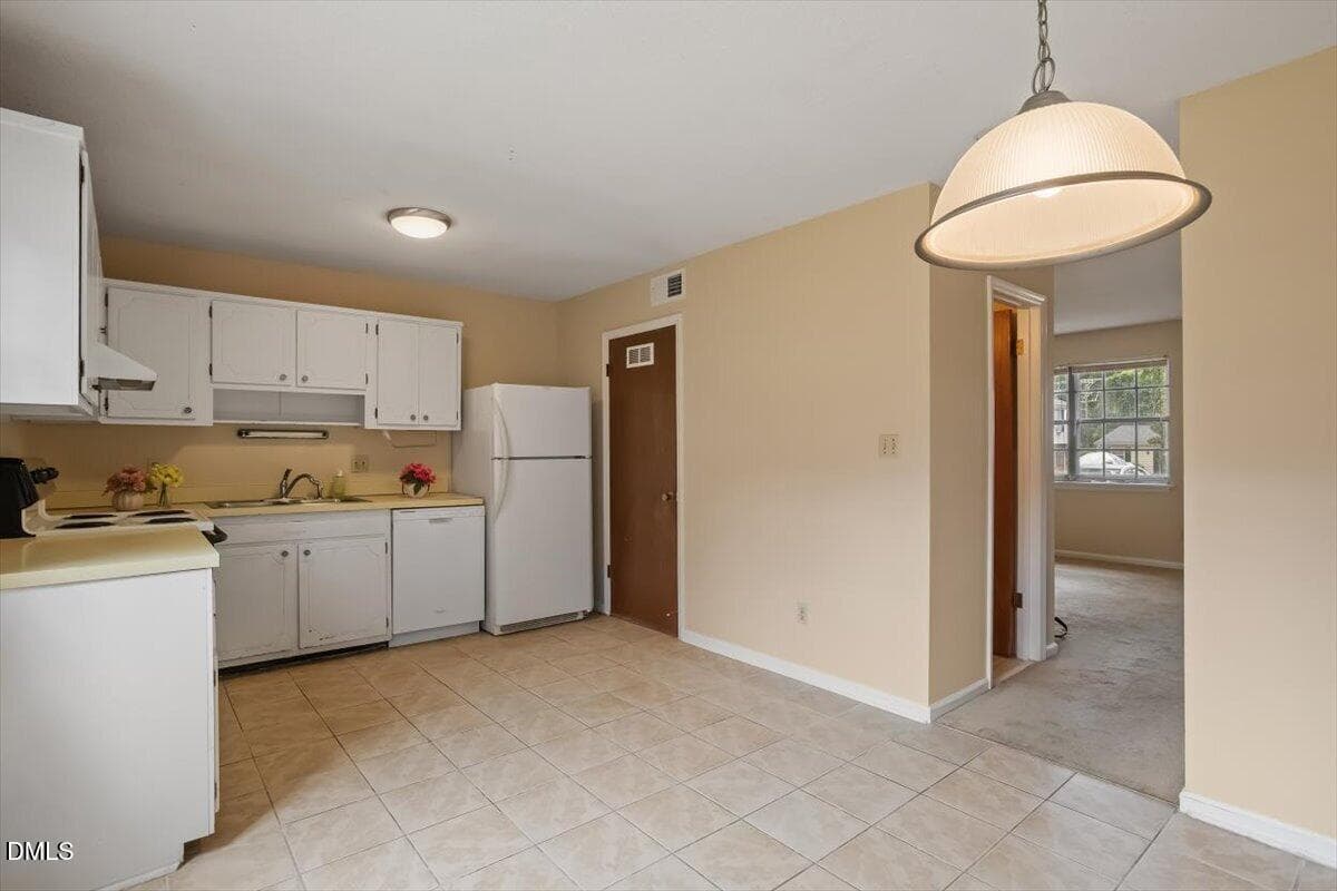 19-1002 Willow Dr [3244113]_07232026_19 - 1002 Willow Drive 19, Chapel Hill, NC 27514, Chapel Hill