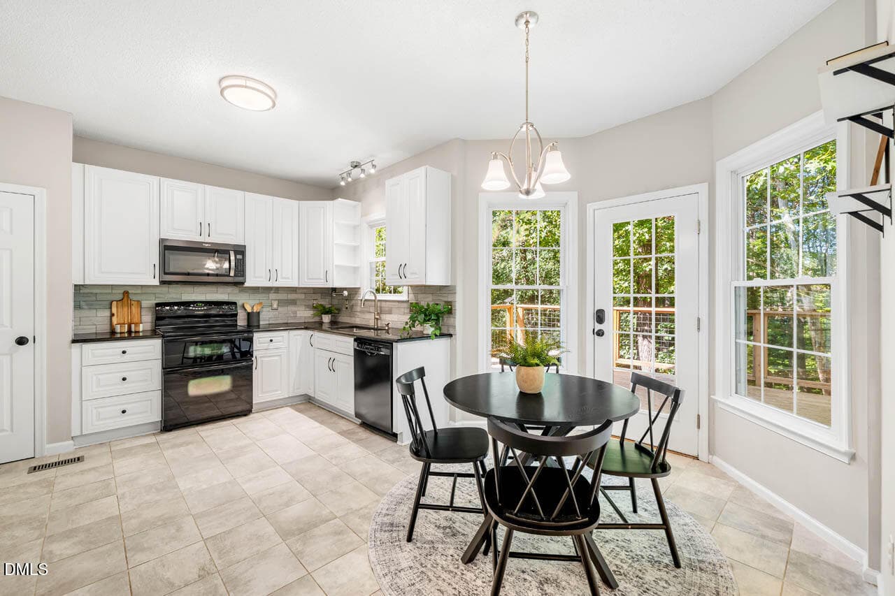 Eat in Kitchen - 5516 Bridford Place, Raleigh, NC 27613