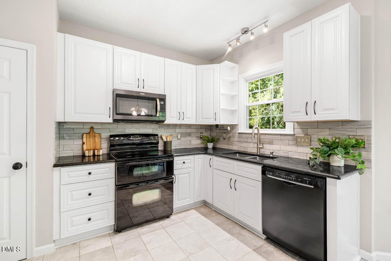 Eat in Kitchen - 5516 Bridford Place, Raleigh, NC 27613