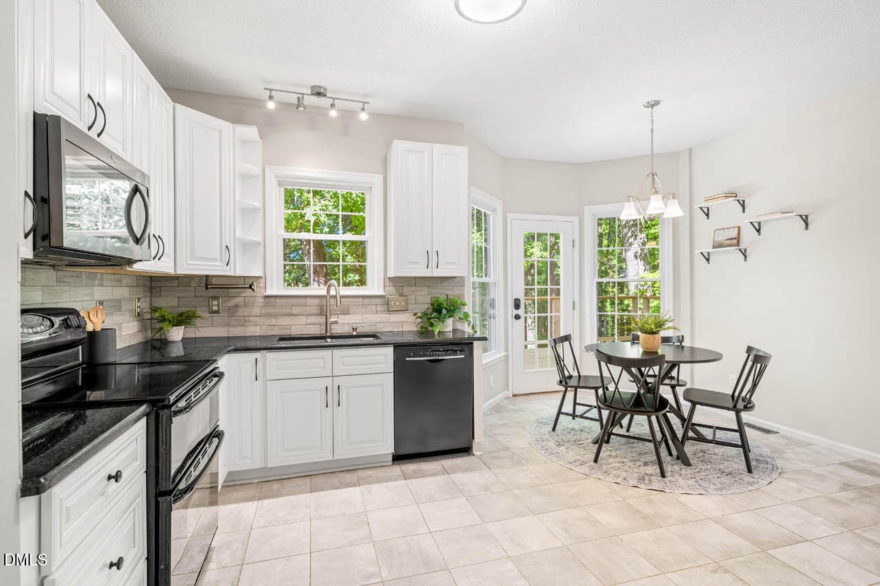 Eat in Kitchen - 5516 Bridford Place, Raleigh, NC 27613