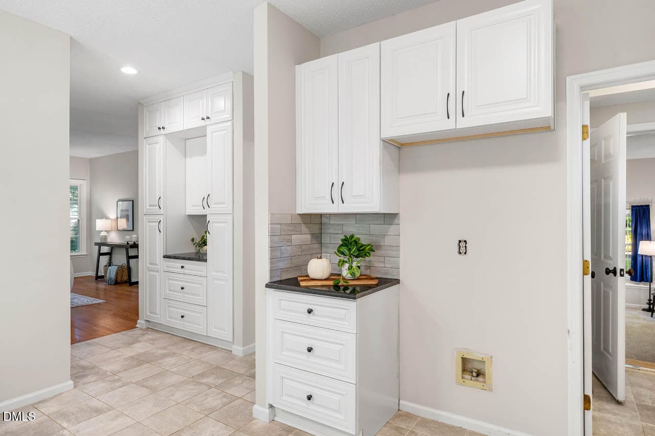 Eat in Kitchen - 5516 Bridford Place, Raleigh, NC 27613