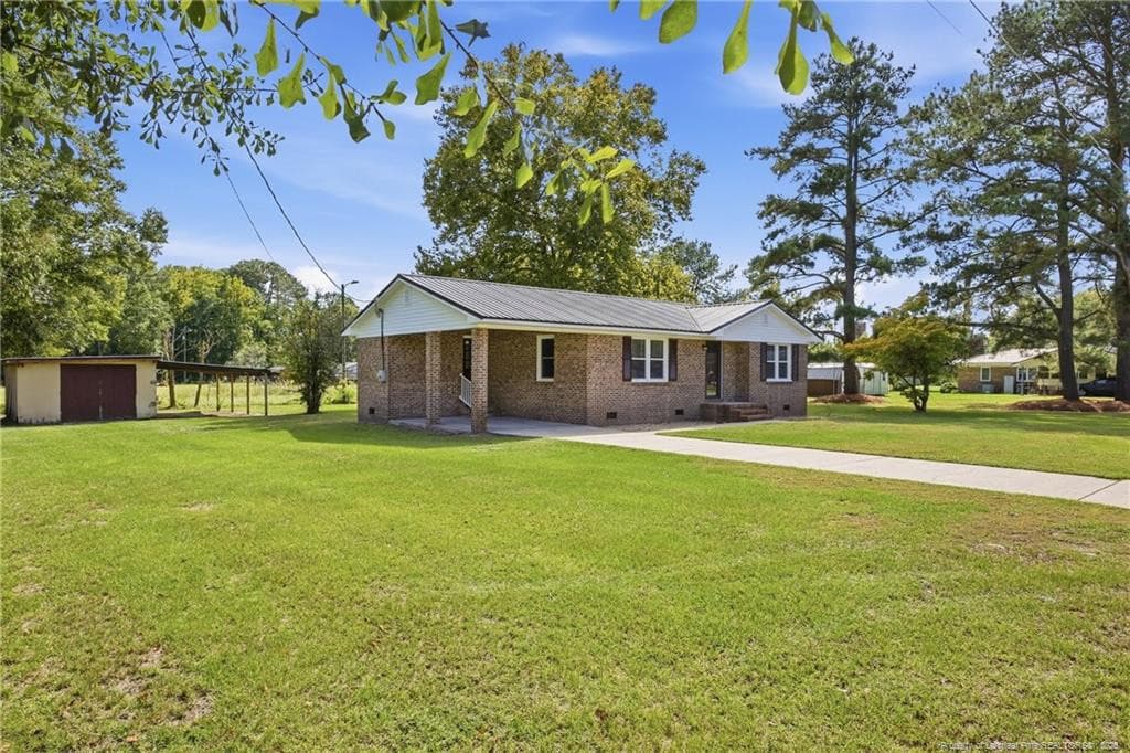 Photo 3 - 109 E Walnut Street, Bladenboro, NC 28320