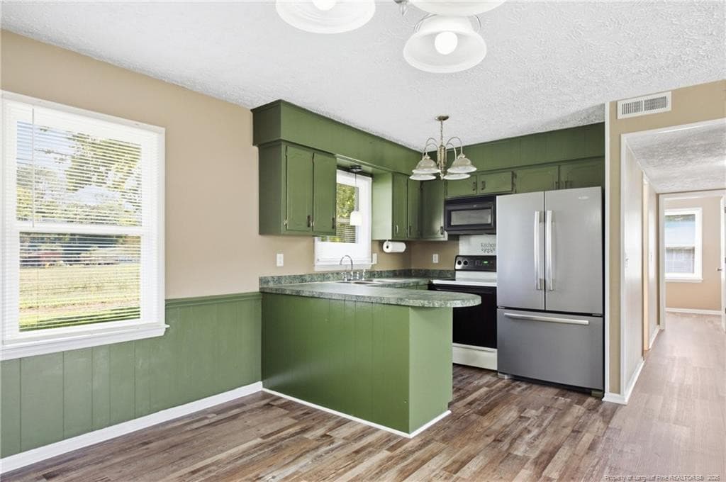 Photo 11 - 109 E Walnut Street, Bladenboro, NC 28320