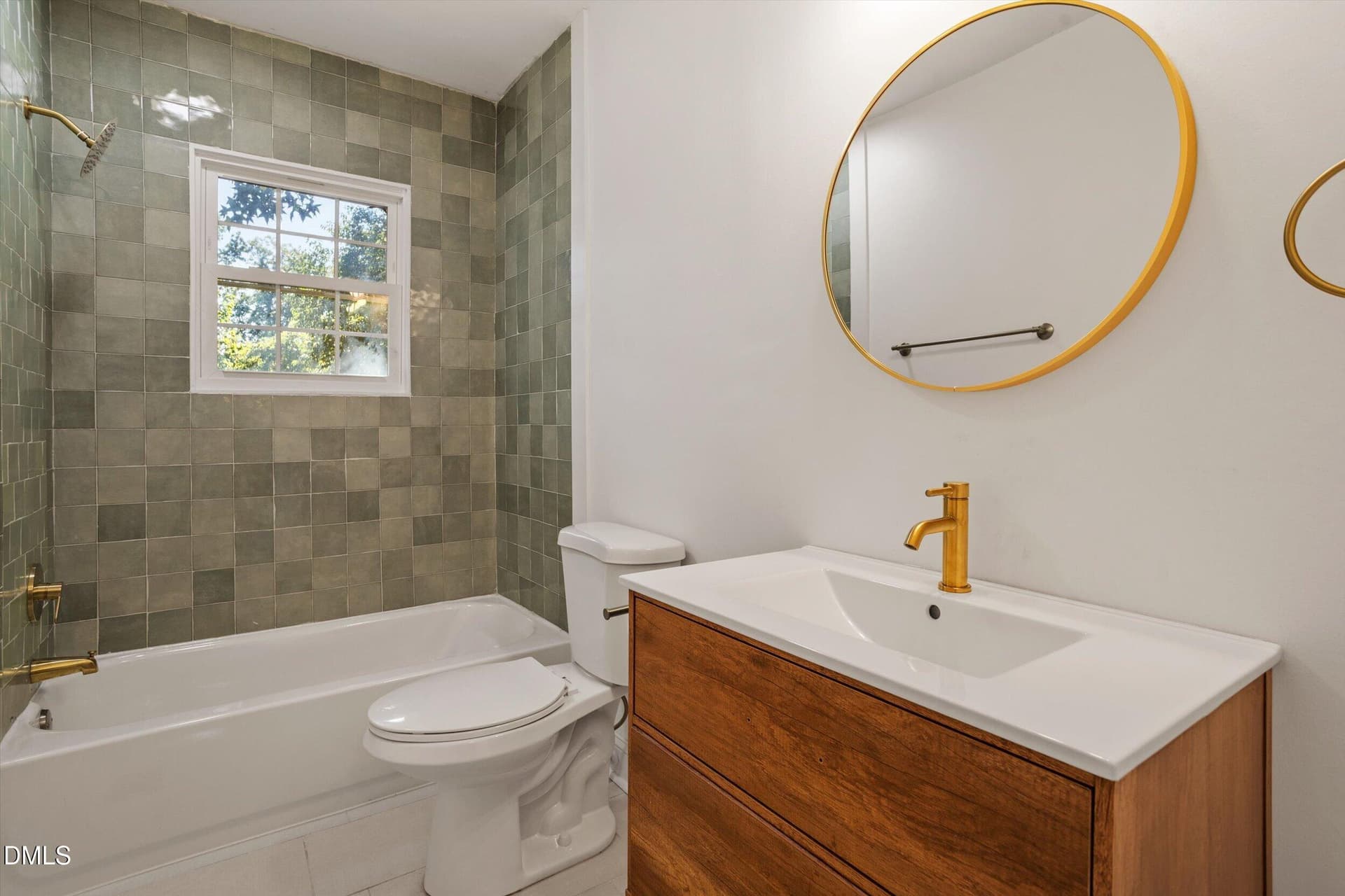 Unit B Bathroom - 1605 Fayetteville Street, Durham, NC 27707