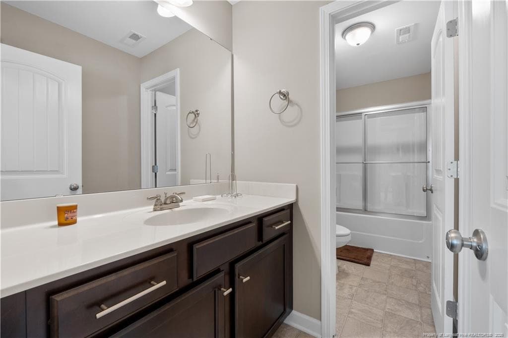 2nd primary bathroom - 2111 Mannington Drive, Fayetteville, NC 28306