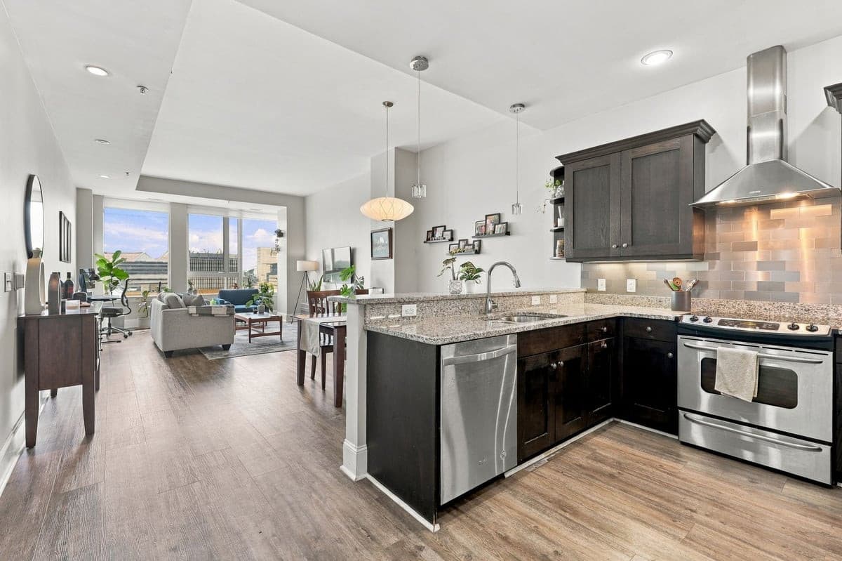 37-web-or-mls-IMG_1467.jpg - 400 W North Street 1028, Raleigh, NC 27603