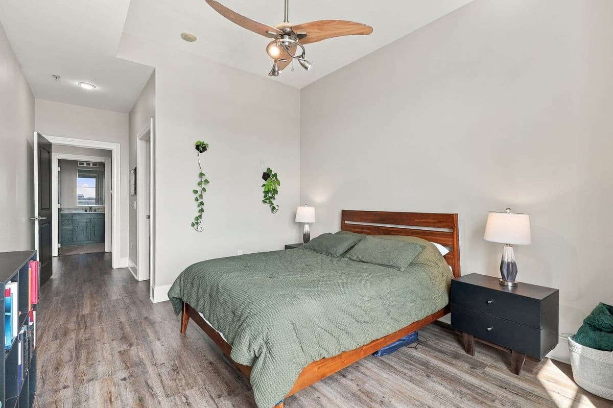 34-web-or-mls-IMG_1458_Edit.jpg - 400 W North Street 1028, Raleigh, NC 27603