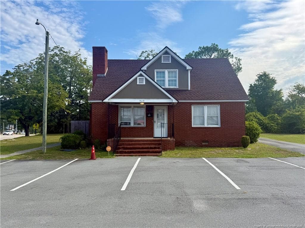 949 Country Club Drive, Fayetteville, NC 28301