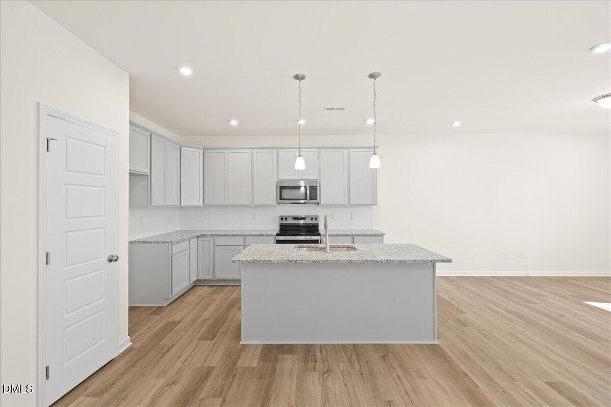 13-HHHunt Homes-Lot 20-Whitfield-Kitchen - 320 Short Ridge Way, Rolesville, NC 27571