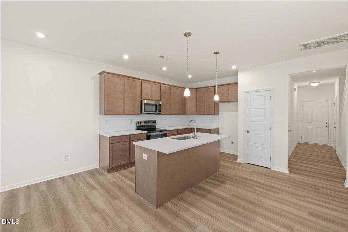09-HHHunt Homes-Whitfield-Lot 19 Kitchen - 318 Short Ridge Way, Rolesville, NC 27571