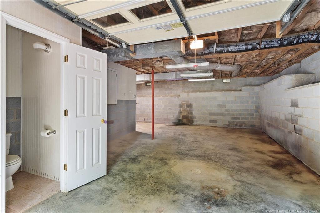 lower level garge and hald bath - 3120 Sandwedge, Sanford, NC 27332