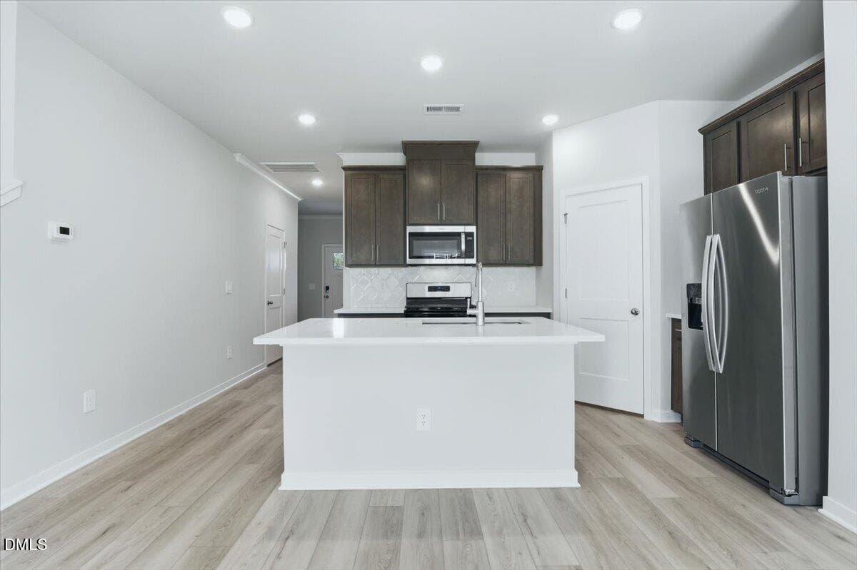 10-RAL_Oakwood_Amber_932BroadleafTrce_01 - 932 Broadleaf Trace, Mebane, NC 27302