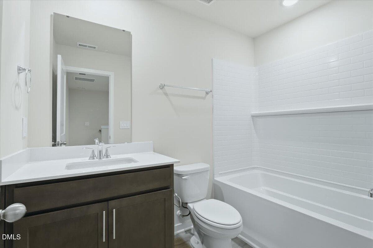 16-RAL_Oakwood_Amber_932BroadleafTrce_02 - 932 Broadleaf Trace, Mebane, NC 27302