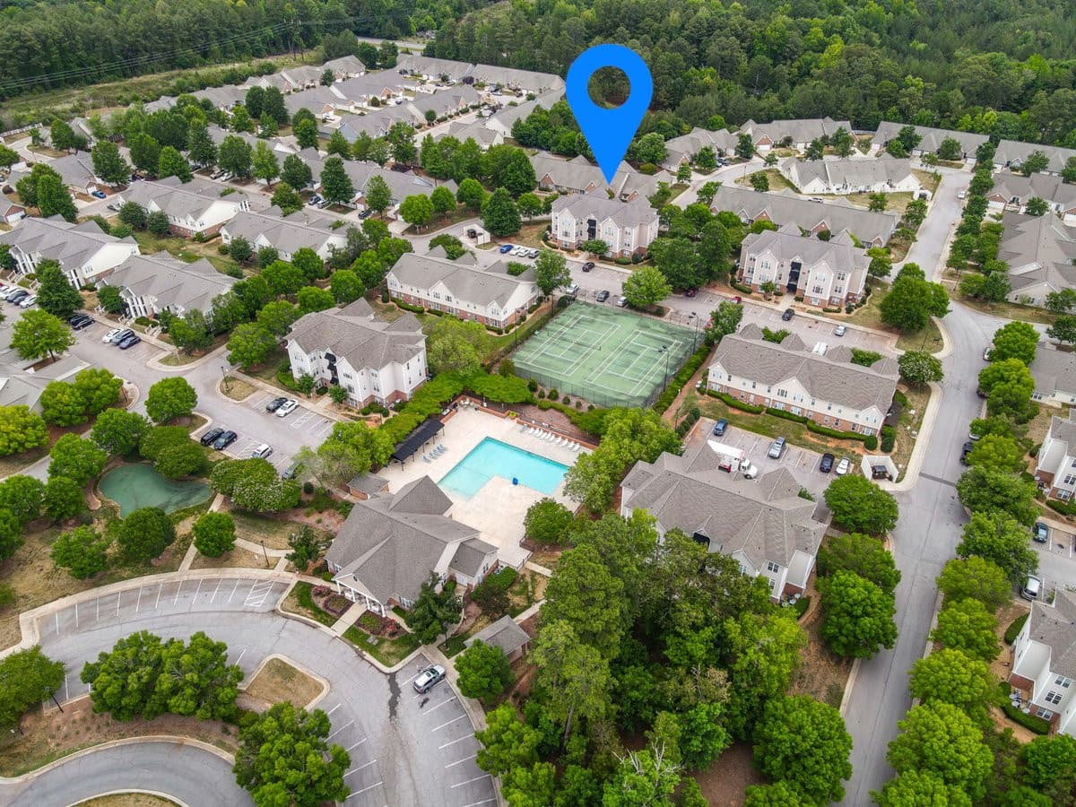 36-web-or-mls-E0949-Edit.jpg - 2501 Huntscroft Lane 300, Raleigh, NC 27617