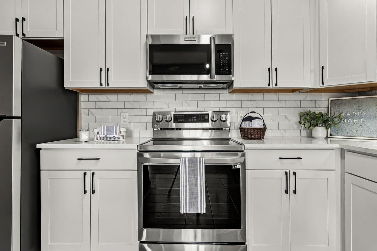 24-web-or-mls-RHugginsPhoto_08375.jpg - 2501 Huntscroft Lane 300, Raleigh, NC 27617