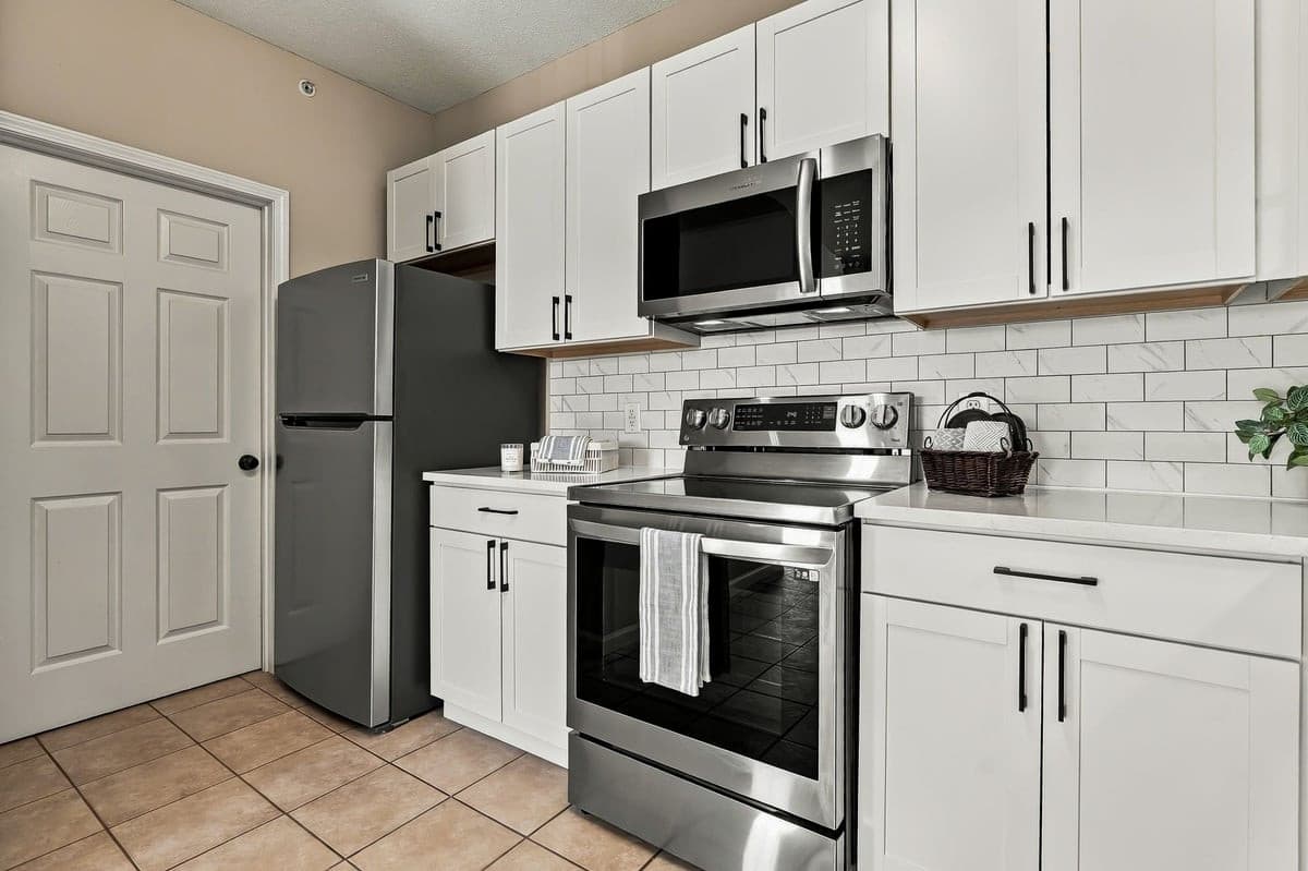 25-web-or-mls-RHugginsPhoto_08400.jpg - 2501 Huntscroft Lane 300, Raleigh, NC 27617