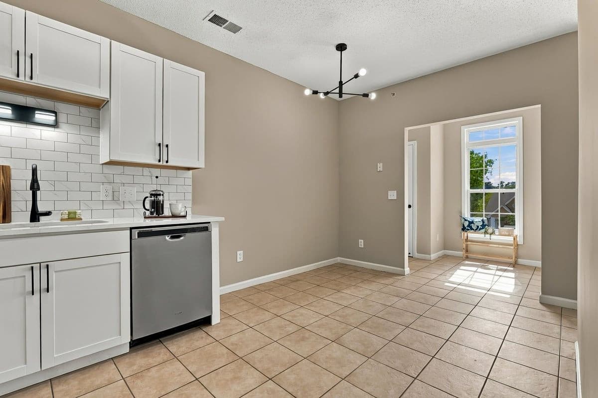 21-web-or-mls-RHugginsPhoto_08360.jpg - 2501 Huntscroft Lane 300, Raleigh, NC 27617