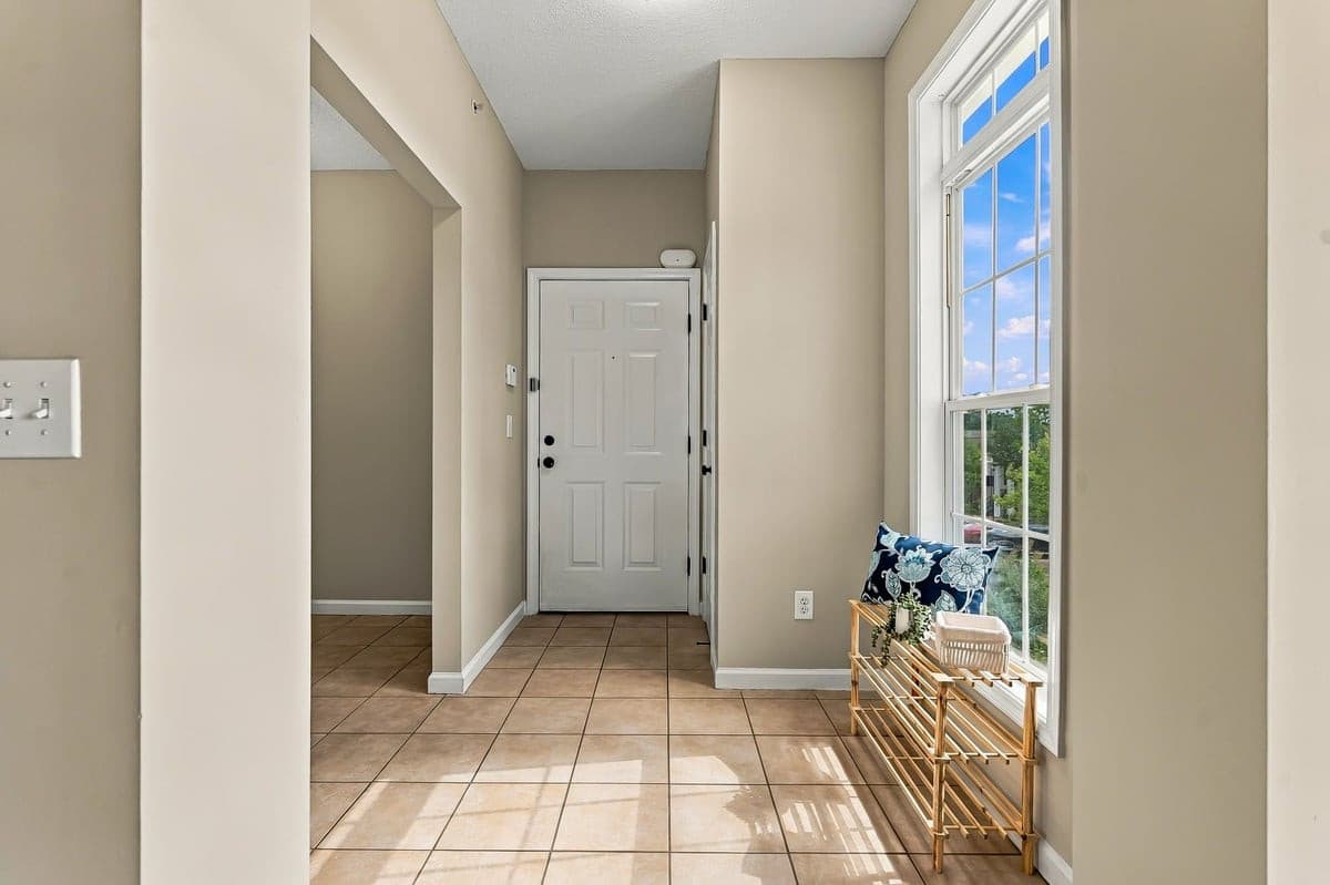 7-web-or-mls-RHugginsPhoto_08260.jpg - 2501 Huntscroft Lane 300, Raleigh, NC 27617