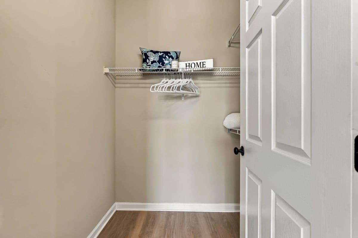 30-web-or-mls-RHugginsPhoto_08435.jpg - 2501 Huntscroft Lane 300, Raleigh, NC 27617