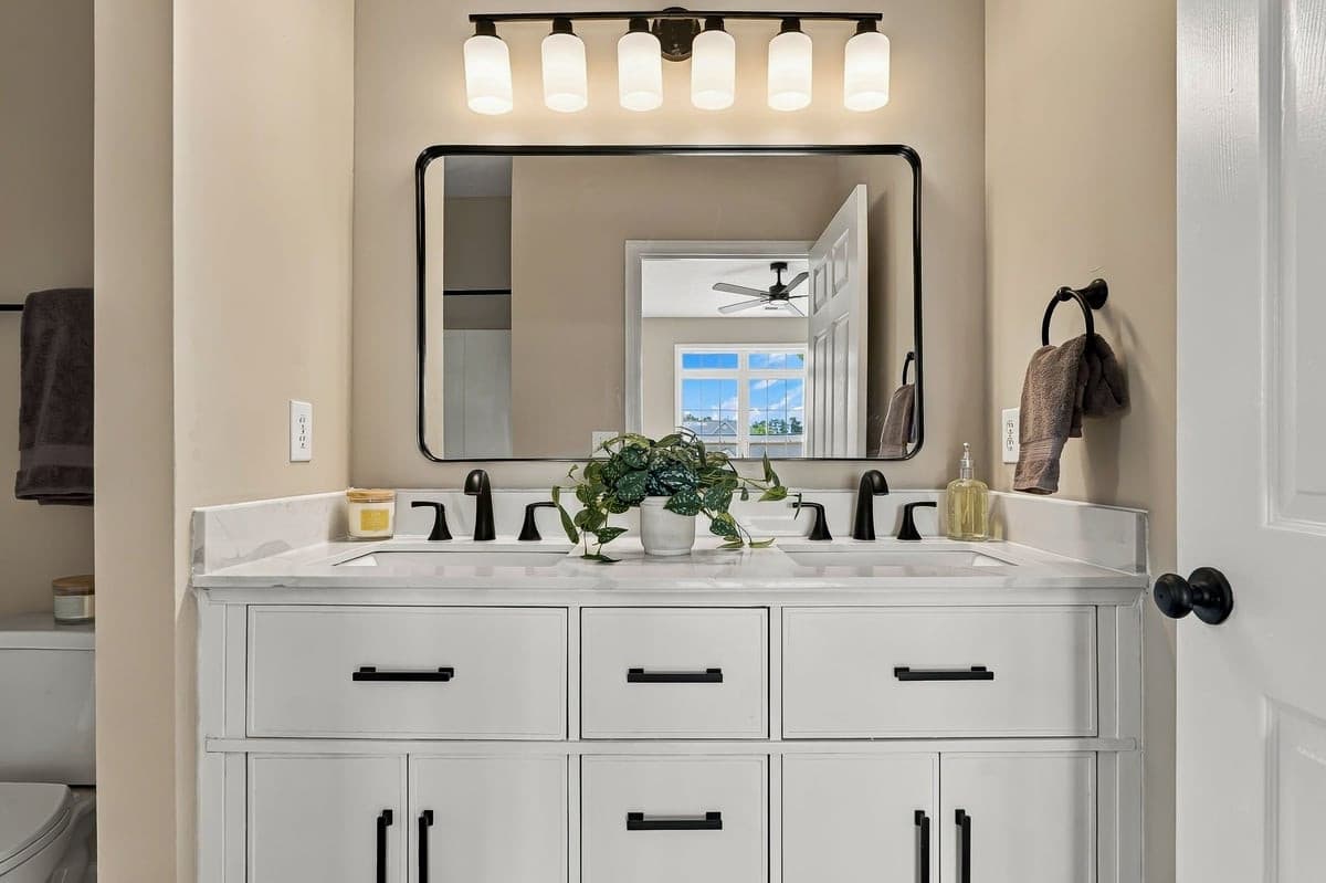 32-web-or-mls-RHugginsPhoto_08450.jpg - 2501 Huntscroft Lane 300, Raleigh, NC 27617