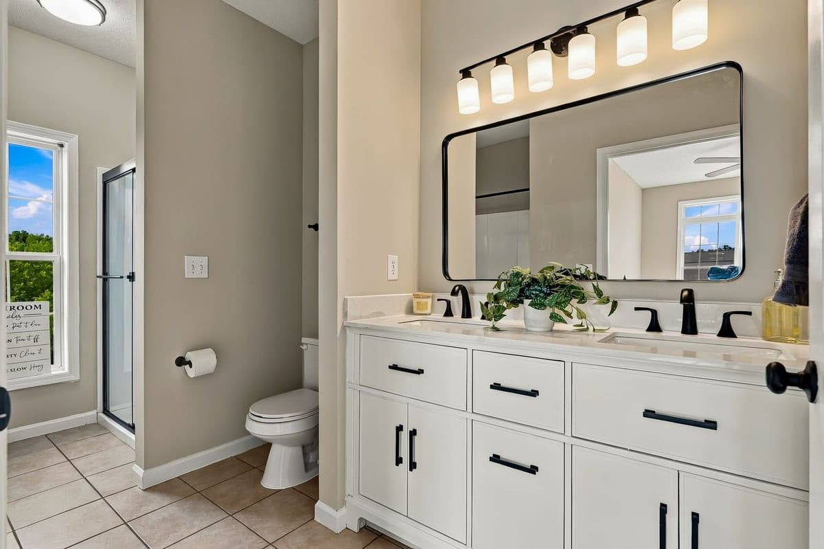 31-web-or-mls-RHugginsPhoto_08445.jpg - 2501 Huntscroft Lane 300, Raleigh, NC 27617