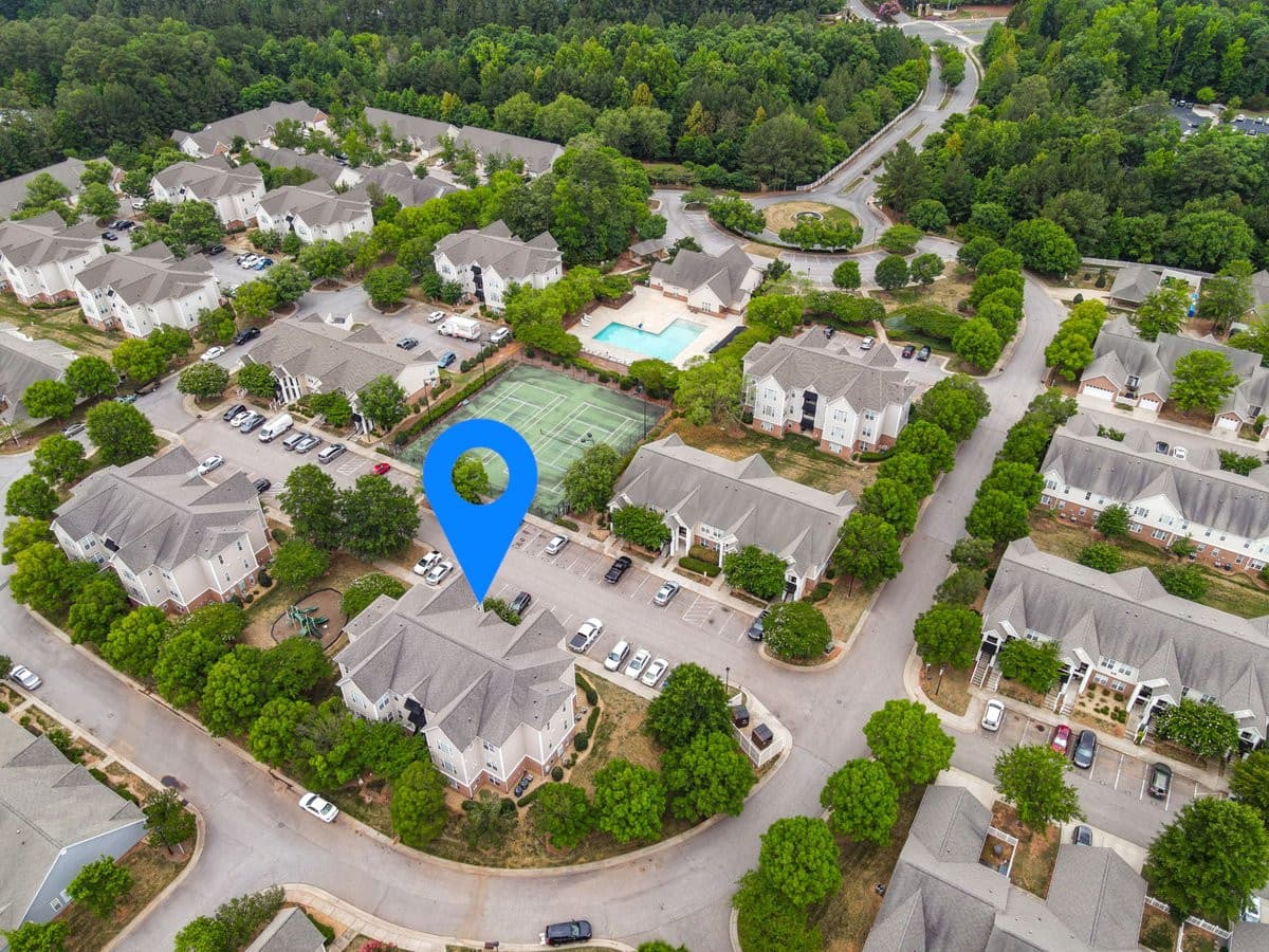 38-web-or-mls-E0953-Edit.jpg - 2501 Huntscroft Lane 300, Raleigh, NC 27617