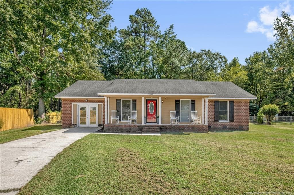 5543 HALLWOOD Drive, Hope Mills, NC 28348