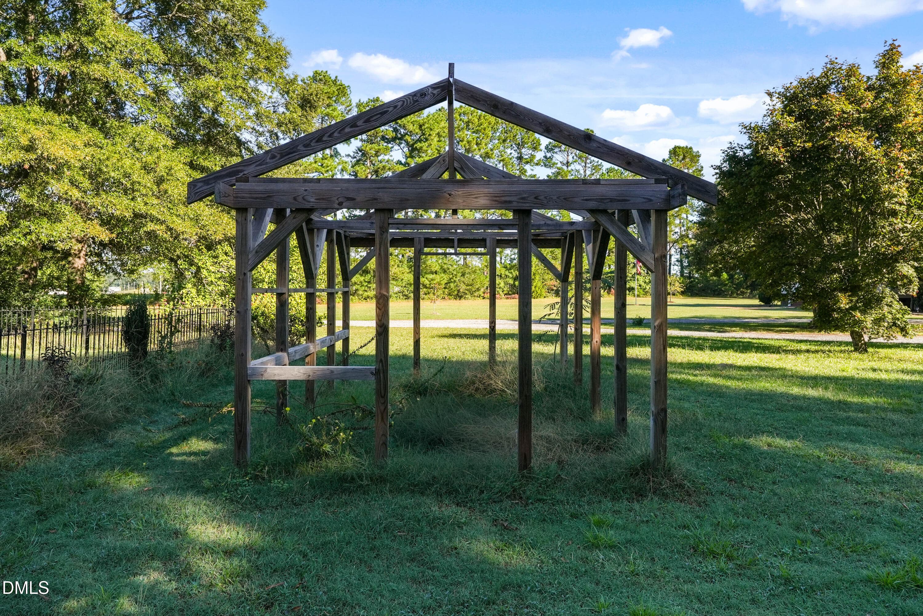 Pergola - 7406 Old Beulah Road, Kenly, NC 27542, Kenly