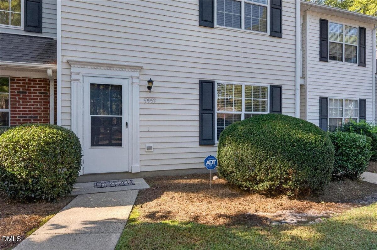 05-5553FieldcrossCtRaleigh_004 - 5553 Fieldcross Court, Raleigh, NC 27610