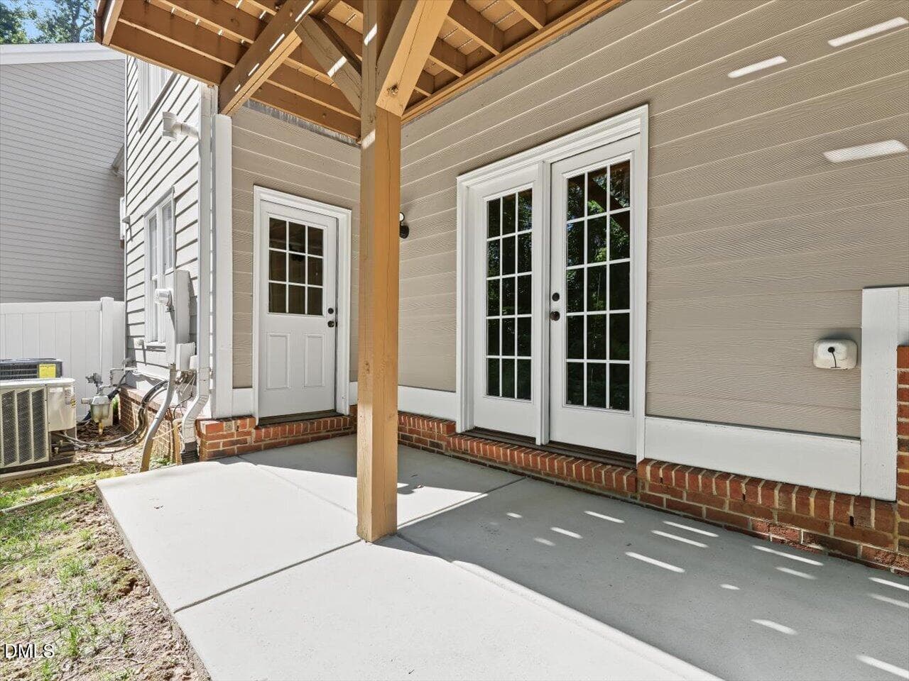 89-Patio - 815 Running Brook Trail, Raleigh, NC 27609
