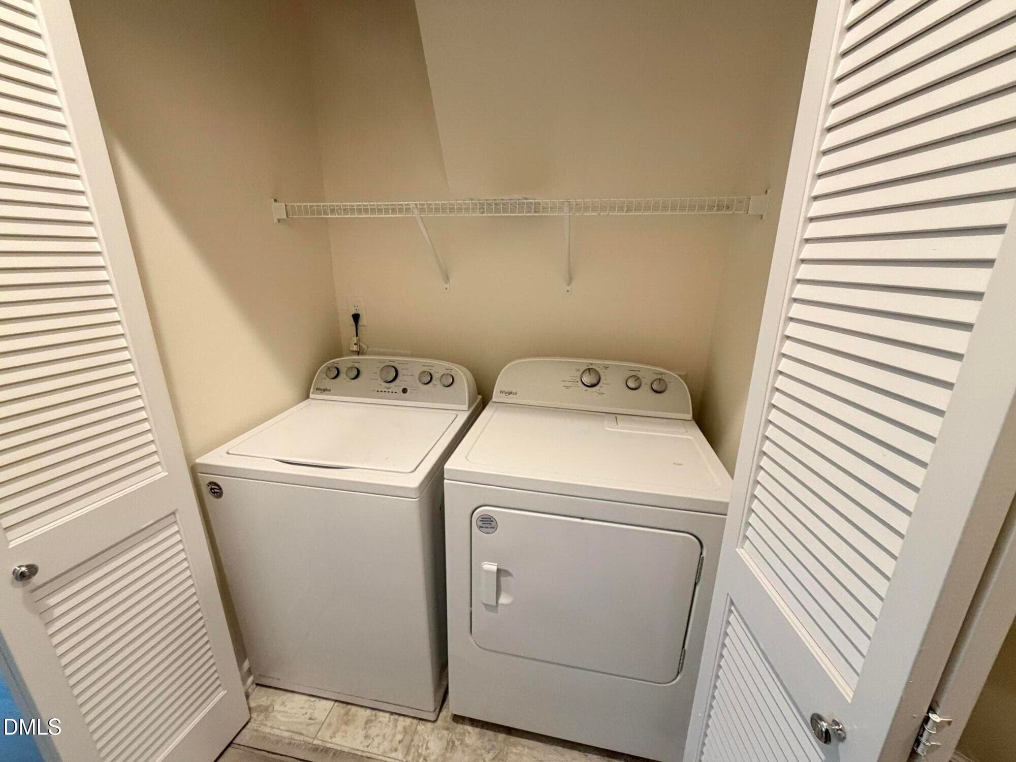 16-Laundry - 717 Suffield Way, Cary, NC 27519