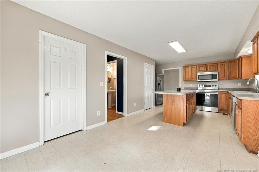 Kitchen and Breakfast Nook - 120 Green Links Drive, Cameron, NC 28326, Cameron