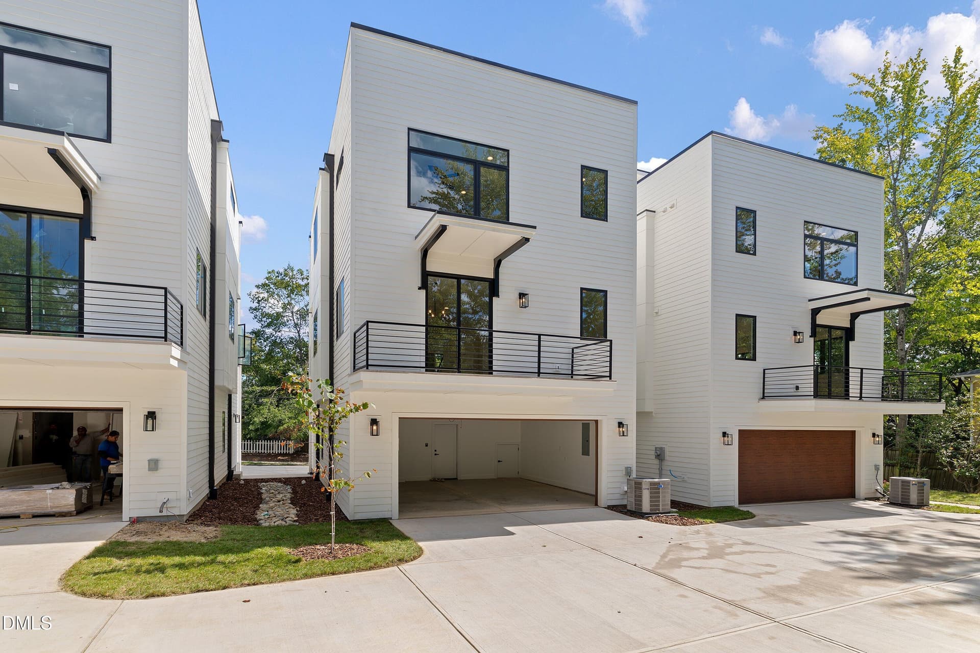 GARAGE & BALCONY - 805 N Roxboro Street, Durham, NC 27701