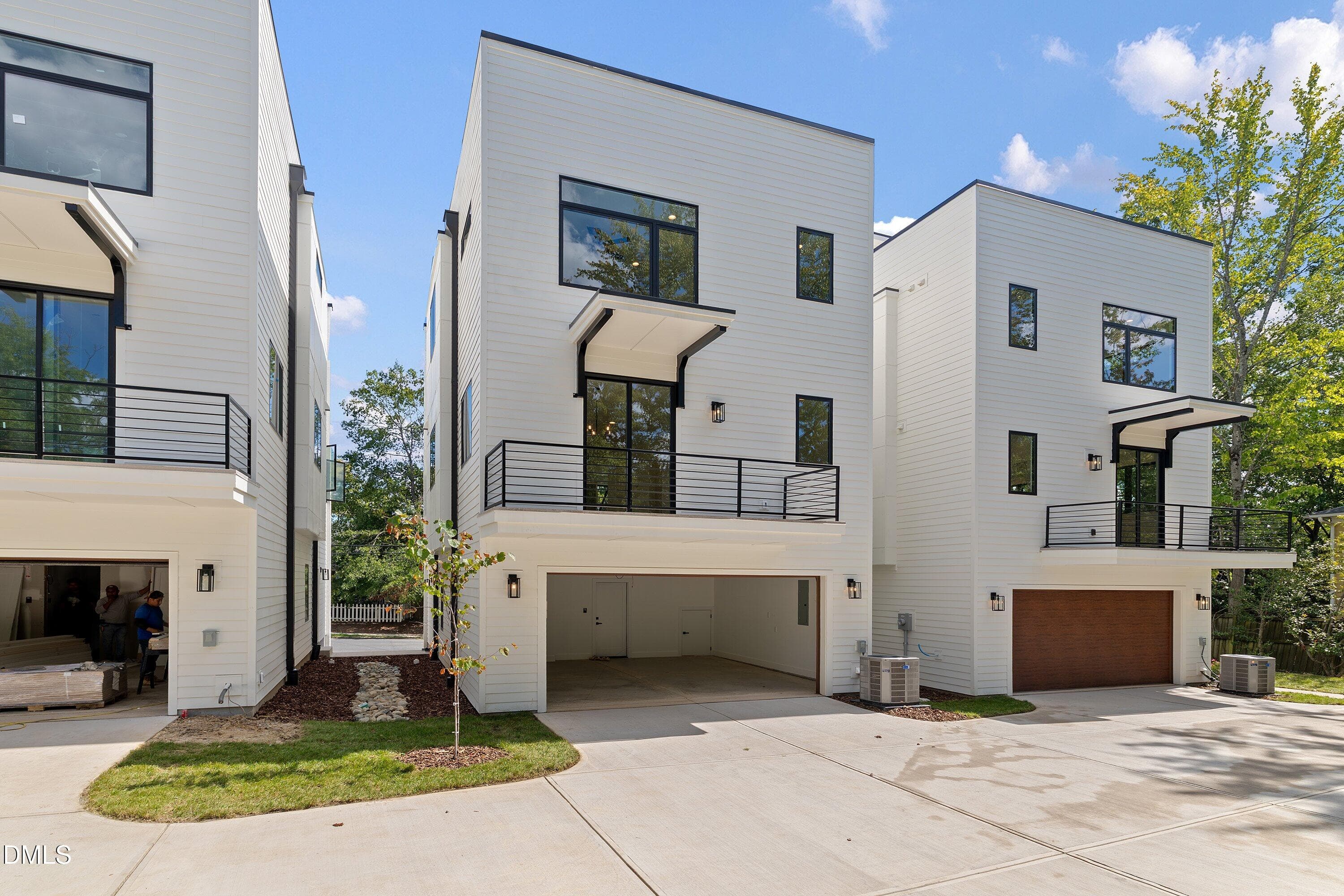 GARAGE & BALCONY - 805 N Roxboro Street, Durham, NC 27701