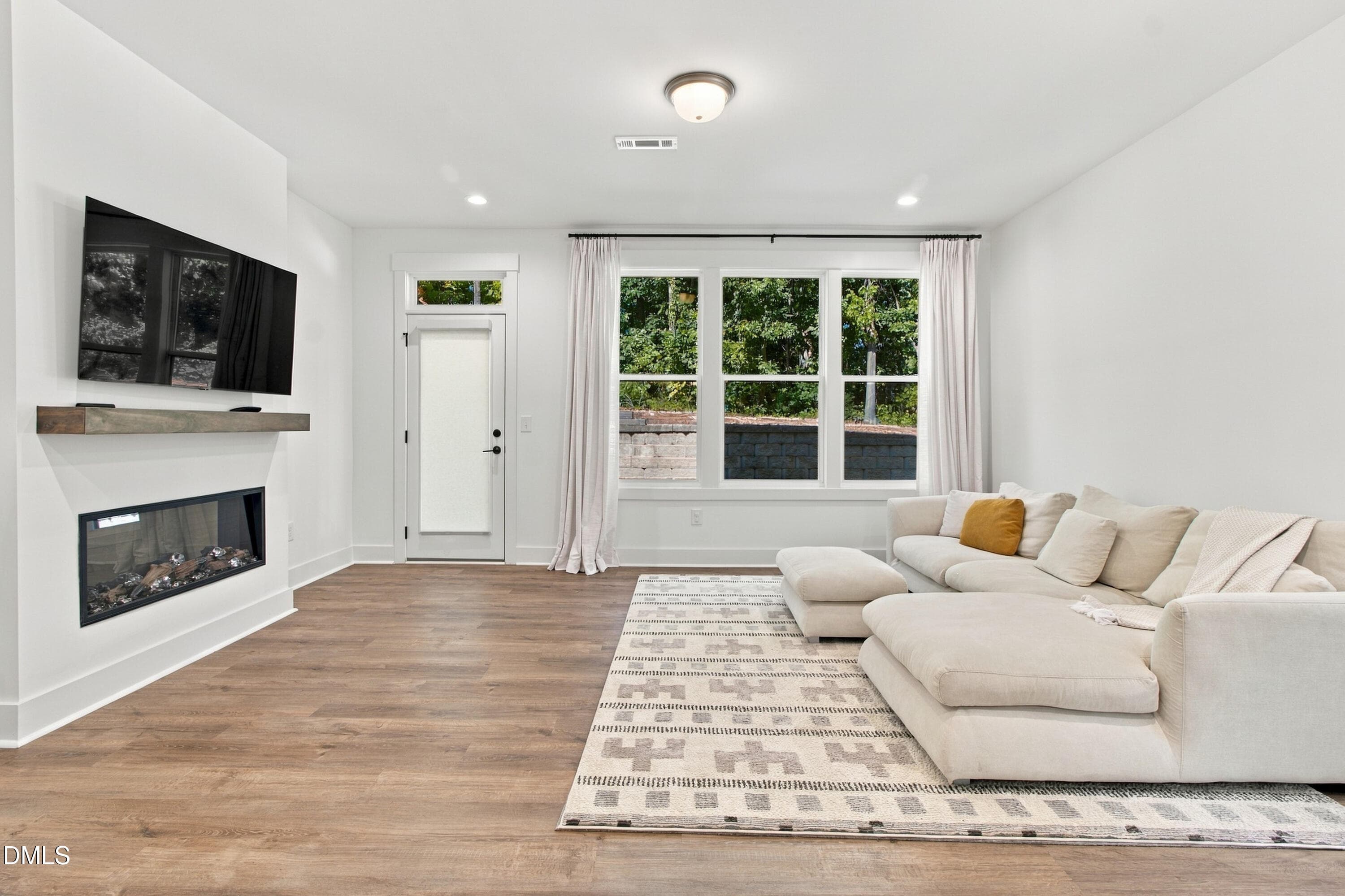 12_Living Rm - 4019 Emerald Green Road, Raleigh, NC 27612